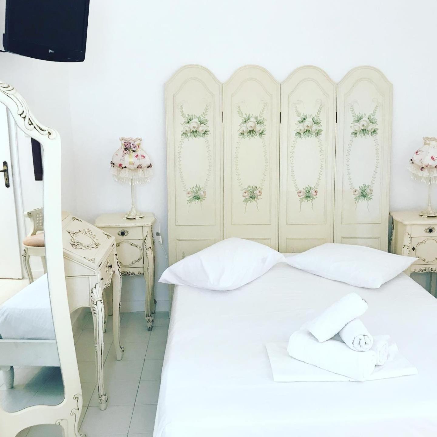 Albatross Hotel Livadi  Bilik gambar