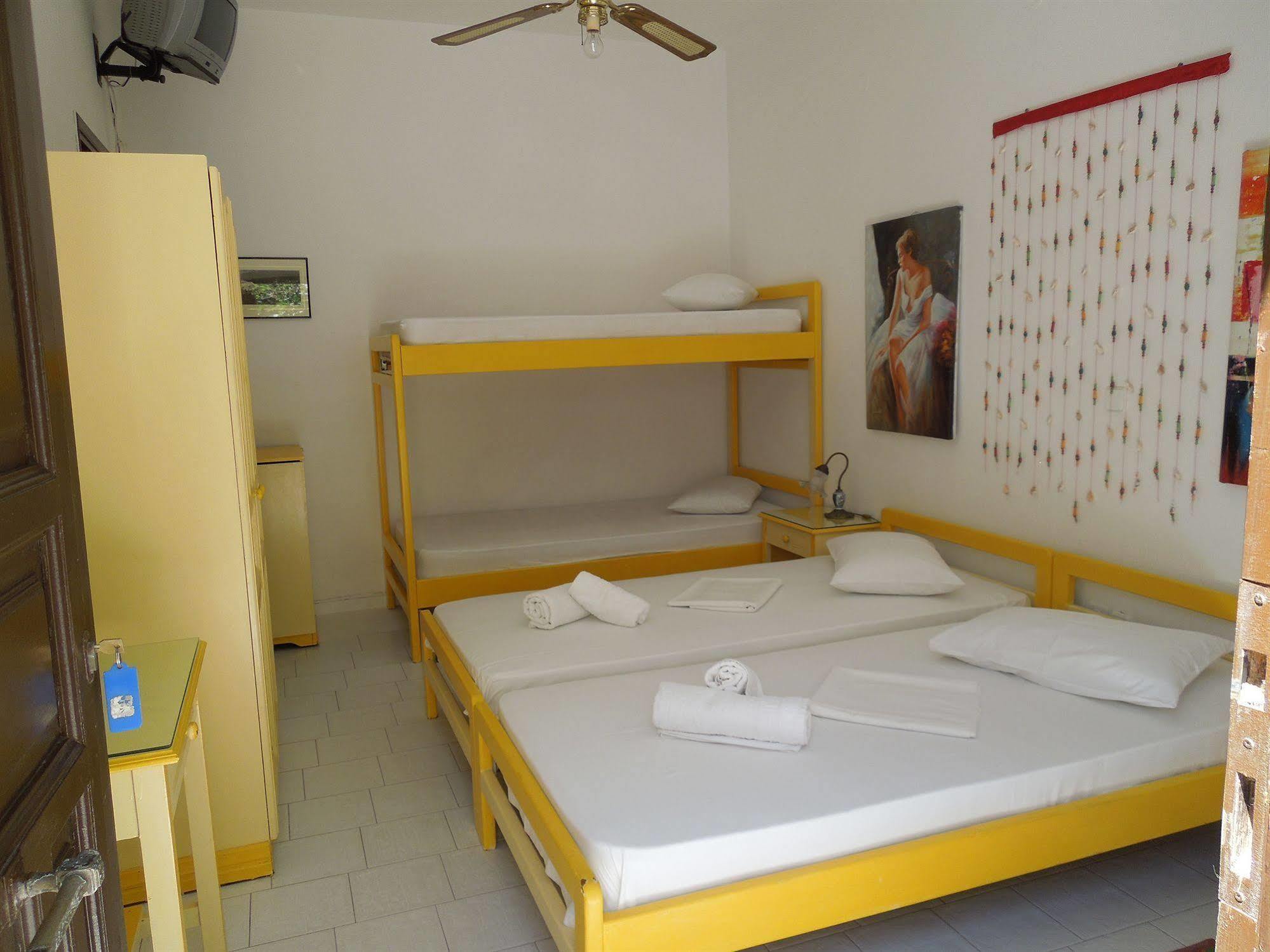 Albatross Hotel Livadi  Bilik gambar